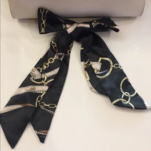 Skinny mini scarf
